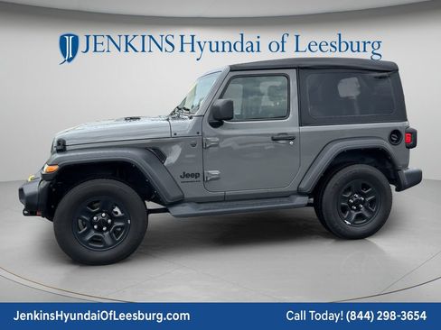 Used 2022 Jeep Wrangler Sport AWD/4WD image 10
