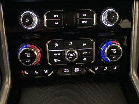 Used 2024 GMC Yukon Denali w/ Advanced Technology Package AWD/4WD image 12