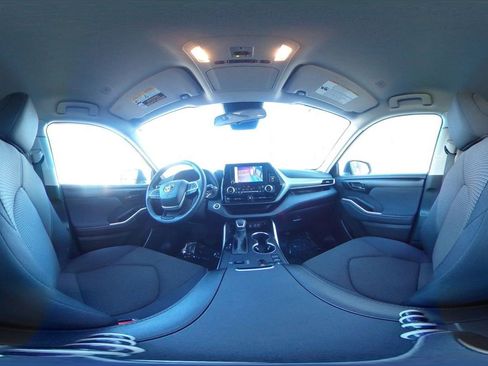 Used 2025 Toyota Highlander LE image 38