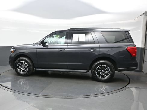 Used 2022 Ford Expedition XLT AWD/4WD image 3