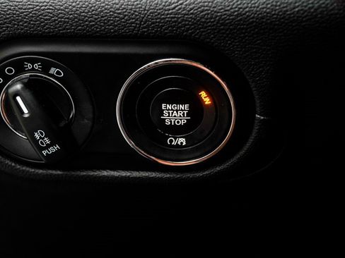 Used 2018 Maserati Levante image 25