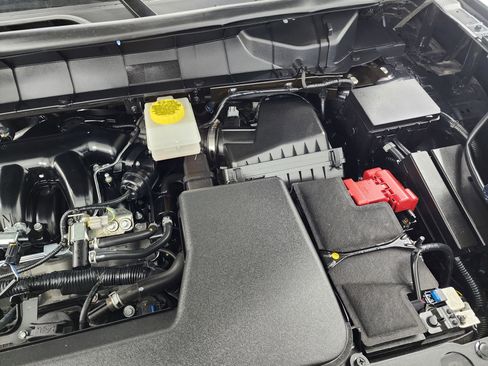 Used 2025 Nissan Pathfinder SV image 17