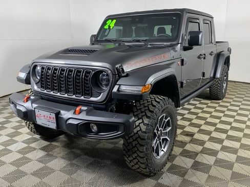 Used 2024 Jeep Gladiator Mojave w/ Convenience Group AWD/4WD image 12