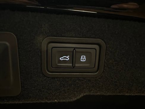 Used 2019 Audi A8 L 4.0T image 38