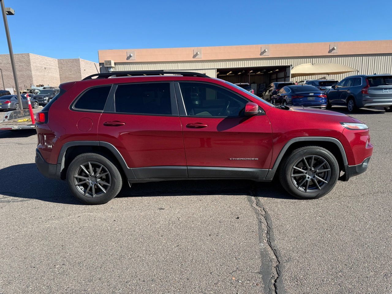 Used 2017 Jeep Cherokee Latitude FWD image 4