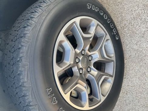 Used 2020 Jeep Cherokee Trailhawk image 16