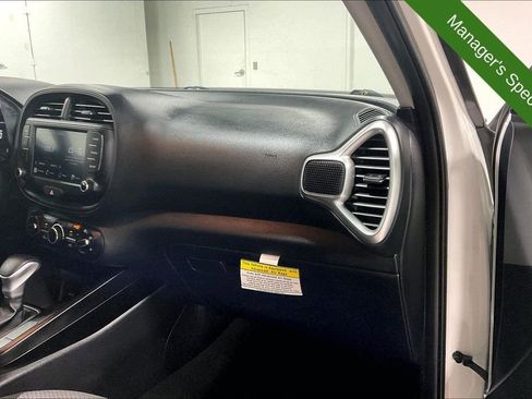 Used 2025 Kia Soul LX w/ LX Technology Package FWD image 19