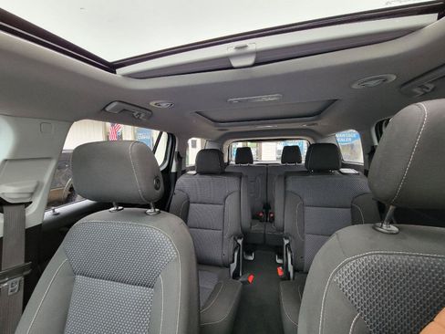 Used 2023 GMC Acadia SLE w/ Driver Convenience Package FWD image 28