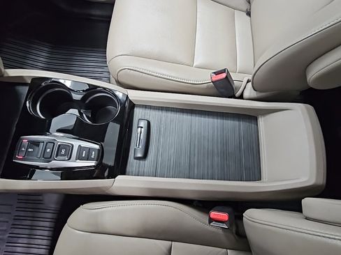 Used 2018 Honda Pilot Touring image 21