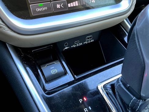 Used 2023 Subaru Legacy Limited image 32