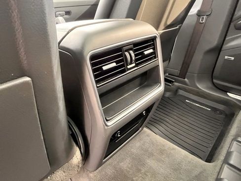 Used 2022 Porsche Cayenne Platinum Edition image 25