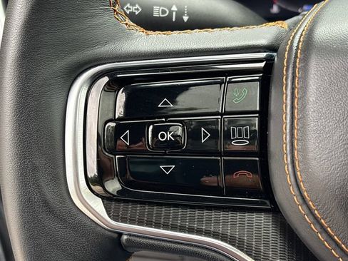 Used 2025 Jeep Grand Wagoneer Series III w/ Rear Seat Video Group 1 AWD/4WD image 33