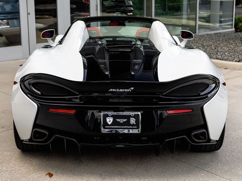 Used 2019 McLaren 570S Spider image 21