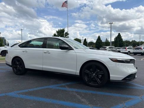 Used 2023 Honda Accord Sport image 4