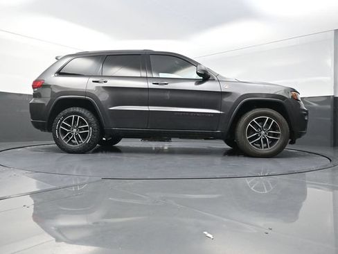 Used 2018 Jeep Grand Cherokee Trailhawk AWD/4WD image 28