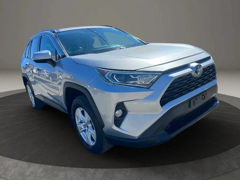 Used 2021 Toyota RAV4 XLE w/ XLE Grade Weather Package AWD/4WD image 3