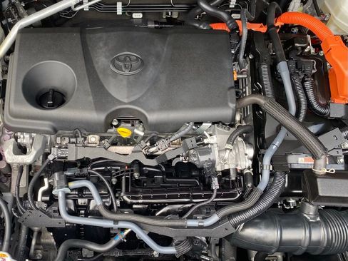 Used 2023 Toyota Venza Limited image 13