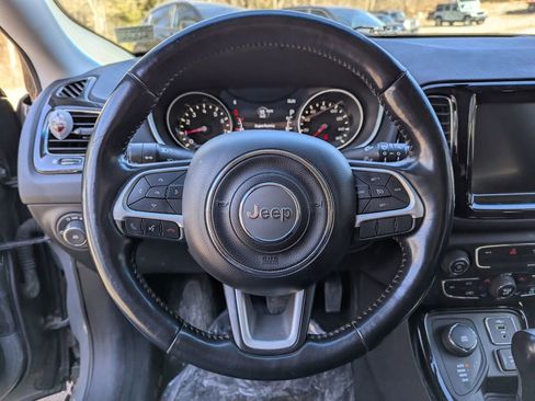 Used 2019 Jeep Compass Limited image 9