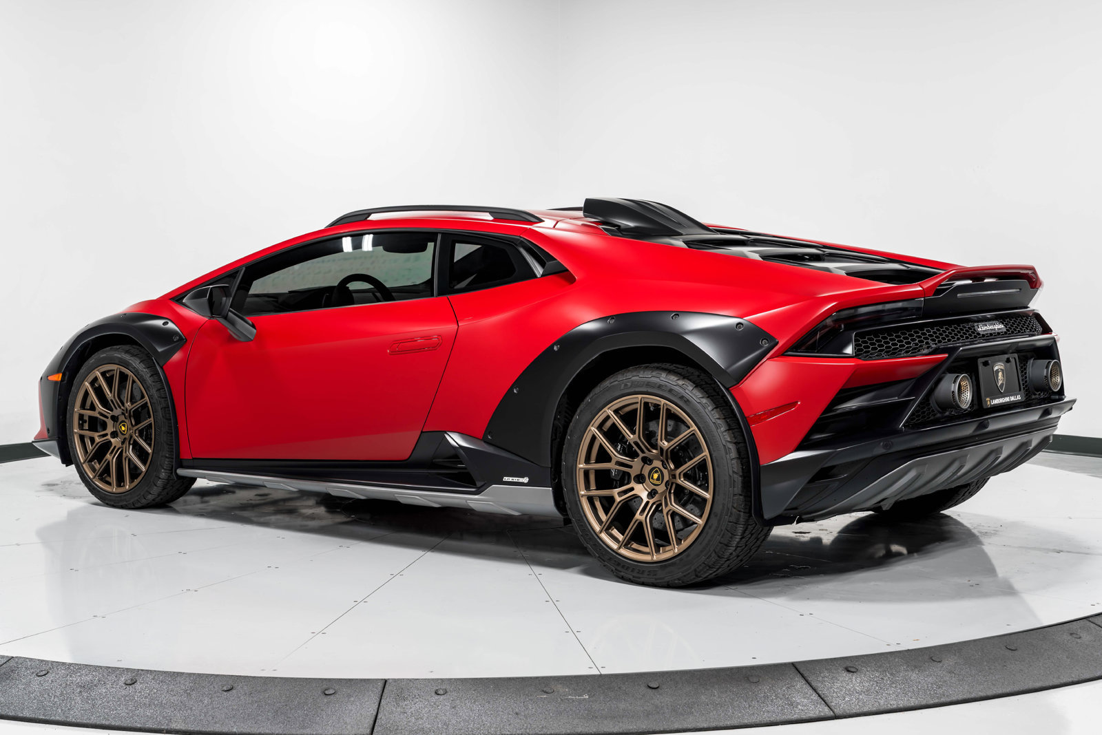 Used 2023 Lamborghini Huracan Sterrato AWD/4WD image 6