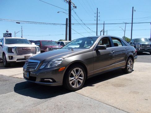 Used 2010 Mercedes-Benz E 350 4MATIC Sedan image 8