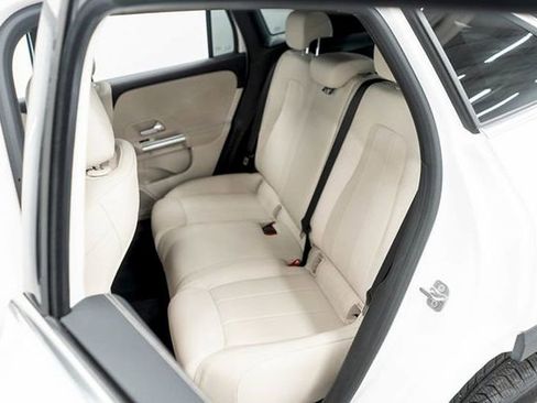 Used 2025 Mercedes-Benz GLA 250 4MATIC image 27