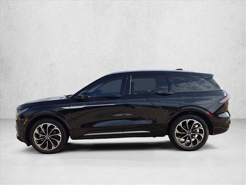 Used 2024 Lincoln Nautilus Reserve AWD/4WD image 9