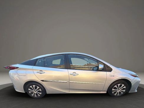 Used 2022 Toyota Prius Prime XLE FWD image 4