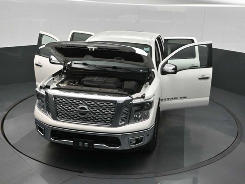 Used 2019 Nissan Titan SL image 32