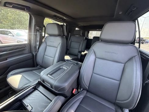 Used 2024 GMC Yukon Denali w/ Denali Reserve Package AWD/4WD image 8