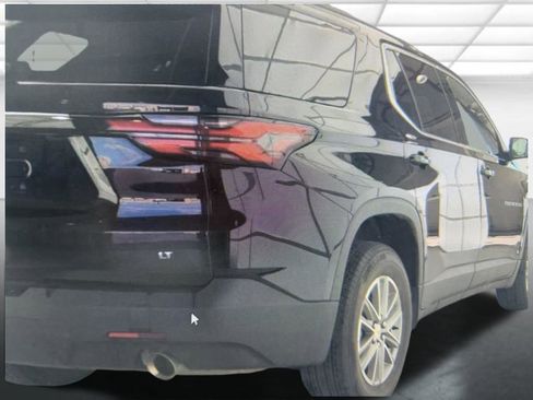 Used 2023 Chevrolet Traverse LT w/ Rear Camera Mirror Package AWD/4WD image 2