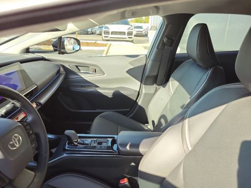Used 2025 Toyota Prius XLE image 17