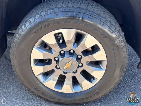 Used 2024 Chevrolet Silverado 2500 Custom w/ Custom Value Package AWD/4WD image 8
