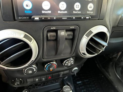 Used 2014 Jeep Wrangler Sahara w/ Connectivity Group AWD/4WD image 26