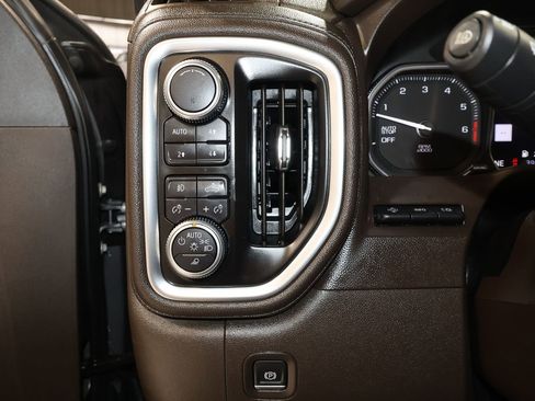 Used 2019 GMC Sierra 1500 Denali w/ Denali Ultimate Package image 11