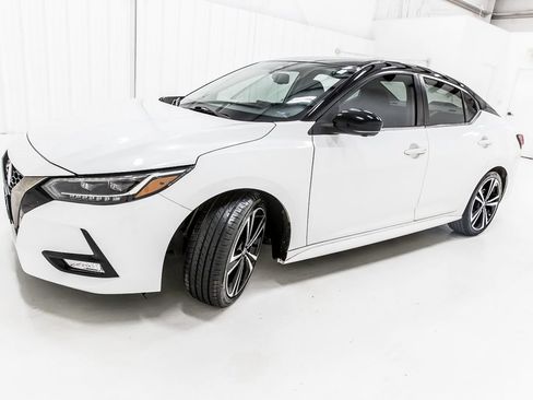 Used 2021 Nissan Sentra SR w/ SR Premium Package FWD image 2