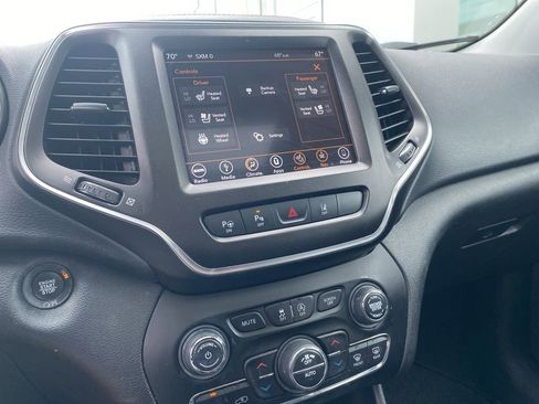 Used 2019 Jeep Cherokee Trailhawk image 14