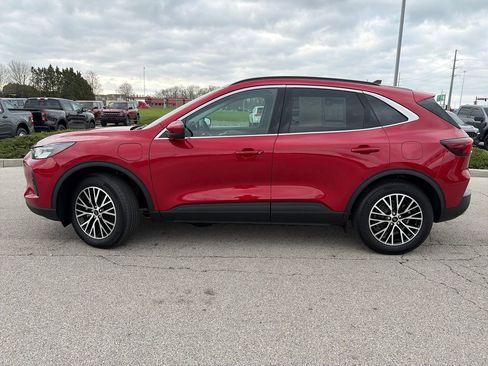 Used 2025 Ford Escape SE w/ Class II Trailer Tow Package image 4