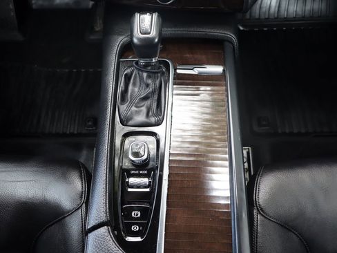 Used 2017 Volvo XC90 T6 Momentum w/ Vision Package AWD/4WD image 39