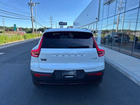 Certified 2025 Volvo XC40 B5 Plus AWD/4WD image 4