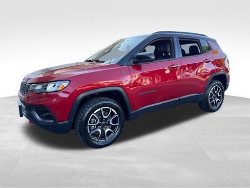 Used 2025 Jeep Compass Trailhawk AWD/4WD image 1