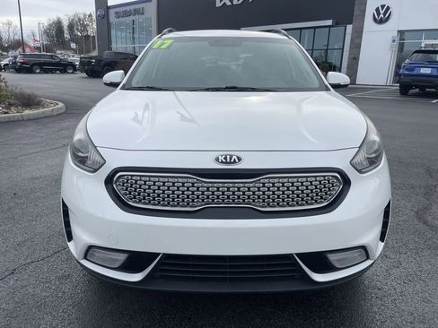 Used 2017 Kia Niro EX image 2