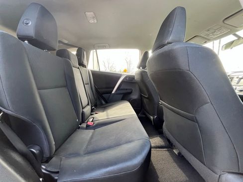 Used 2015 Toyota RAV4 LE image 19