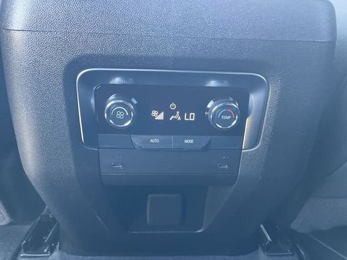 Used 2025 Chevrolet Suburban LS RWD image 20