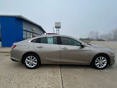 Used 2022 Chevrolet Malibu LT image 2