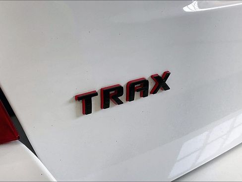 Used 2018 Chevrolet Trax LT w/ Redline Edition AWD/4WD image 8