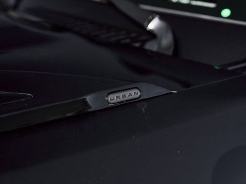 Used 2024 Land Rover Defender 110 SE image 11