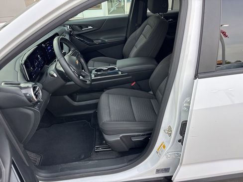 Used 2025 Chevrolet Equinox LT FWD image 9