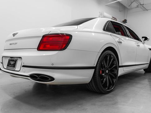 Used 2022 Bentley Flying Spur Plug-In Hybrid image 24