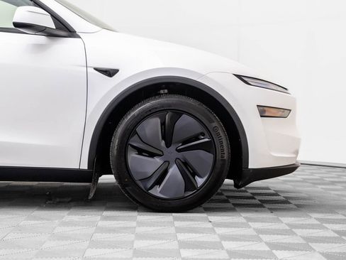 Used 2026 Tesla Model Y Long Range image 30