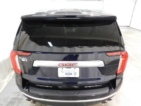 Used 2024 GMC Yukon Denali w/ Advanced Technology Package image 4